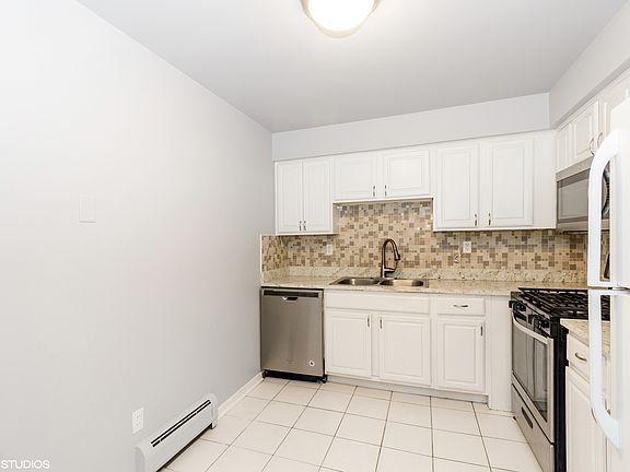 4th image of 31 Washington Blvd APT 206