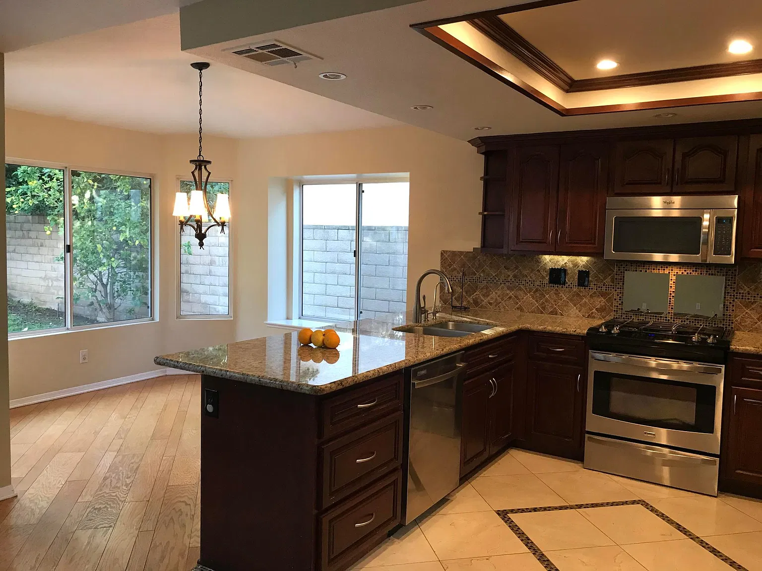 3 bed, 2.5 bath, 1950 sqft, $4,100 — Photo 3