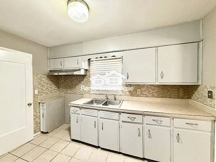 940 Center Way SW — Photo 5