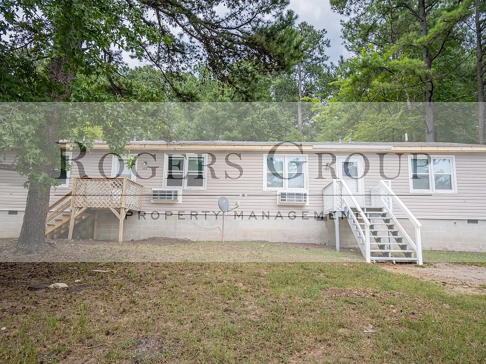 100-102 Holly Ct