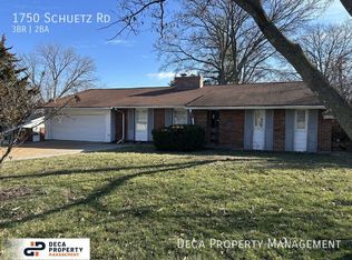 1750 Schuetz Rd, Saint Louis, MO 63146