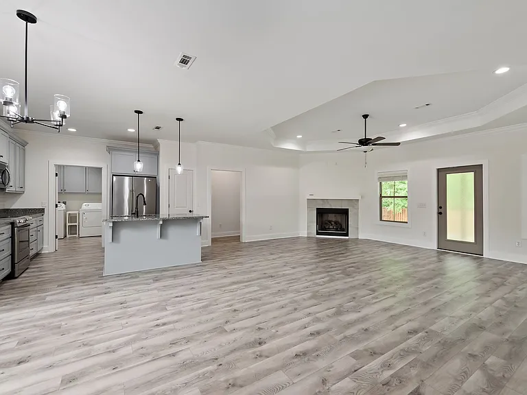 208 Savannah Dr — Photo 6