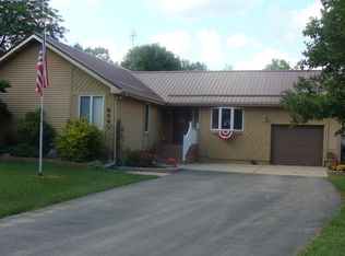 6801 E Pakes Rd, Crystal, MI 48818