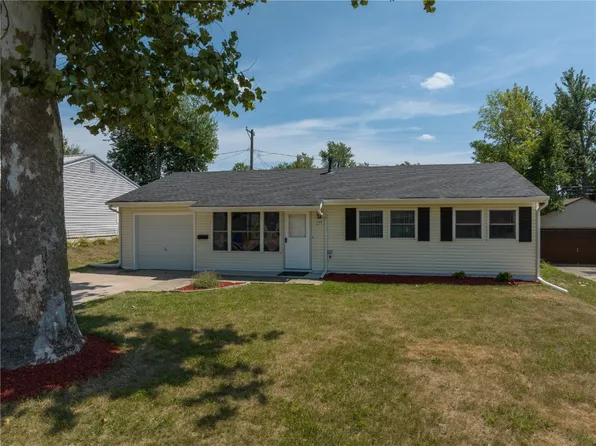 271 Boice Rd NW, Cedar Rapids, IA 52405