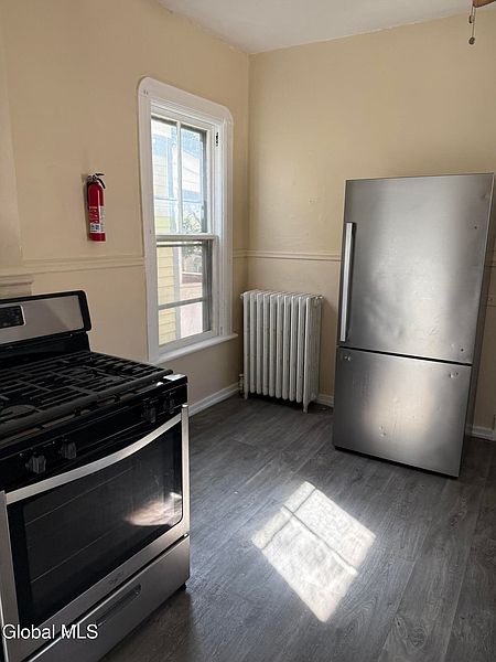 4th image of 472 Hudson Avenue