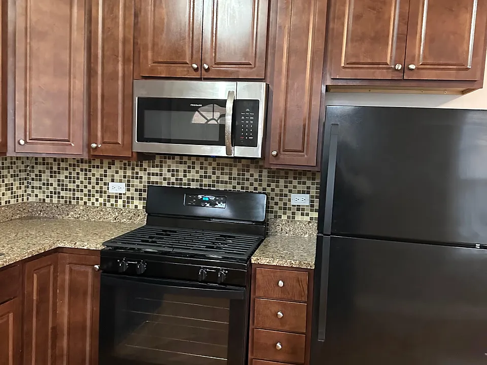 1642-3 W Pratt Blvd #1642-3