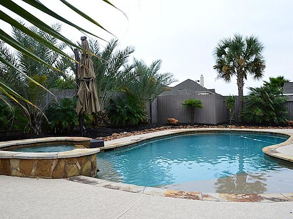 BACKYARD PARADISE !!