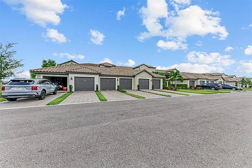 5685 Palmer Cir #105 Photo 1