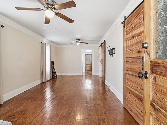 3rd image of 206 Kell St
