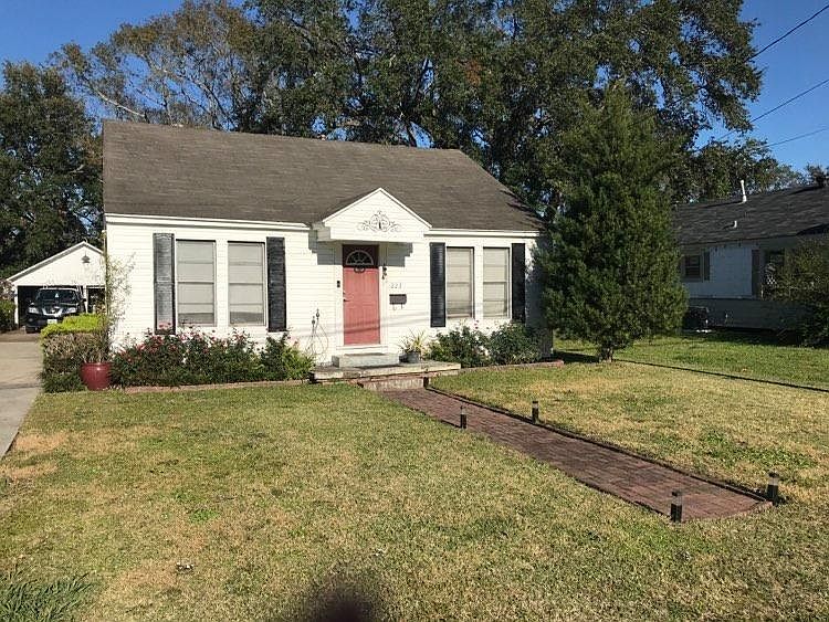 1st image of 223 15th St