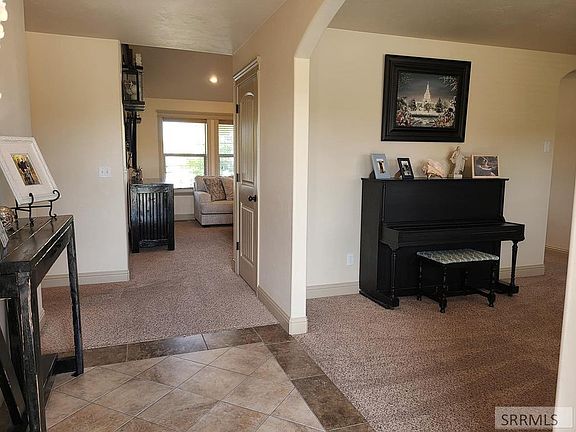 4th image of 580 Deon Ln