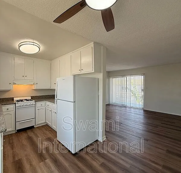 836 W 79th St #4 — Photo 26