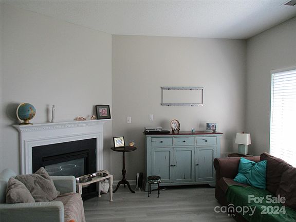 4th image of 3033 Golden Dale Ln