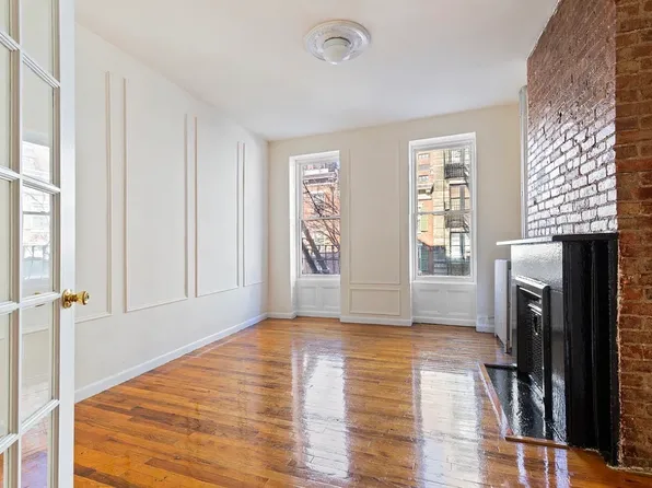 270 W 12th St APT 2A, New York, NY 10014