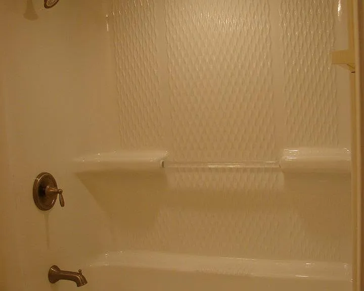271 Millcrest Drive Guest-Shower/Tub