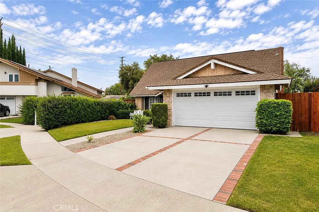 3 bed, 2.5 bath, 2242 sqft, $4,900 — Photo 1