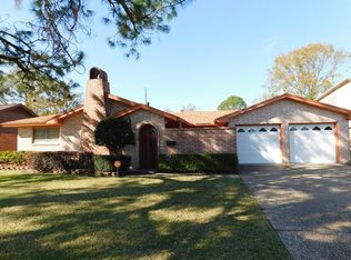 3160 Sandalwood Dr, Port Neches, TX 77651