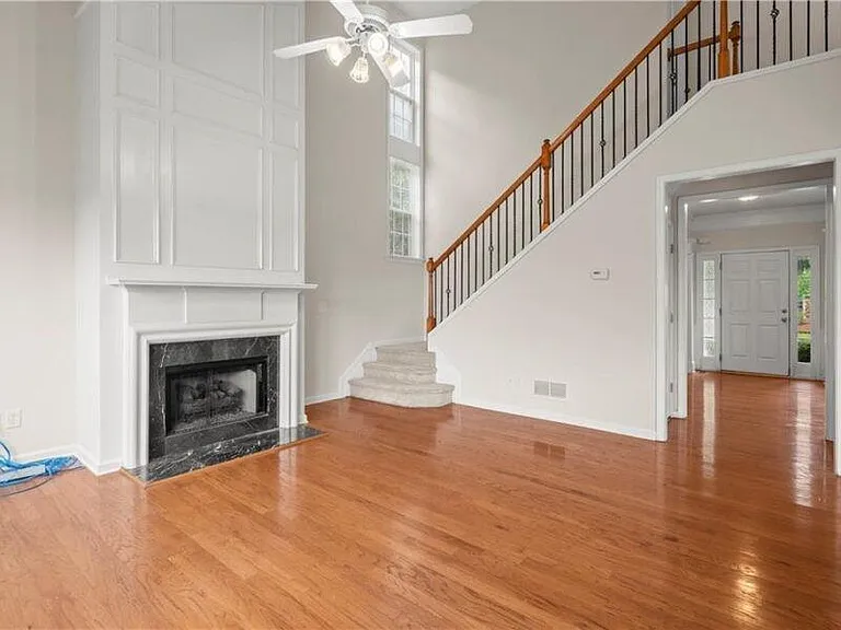 2080 Vistoria Dr — Photo 2