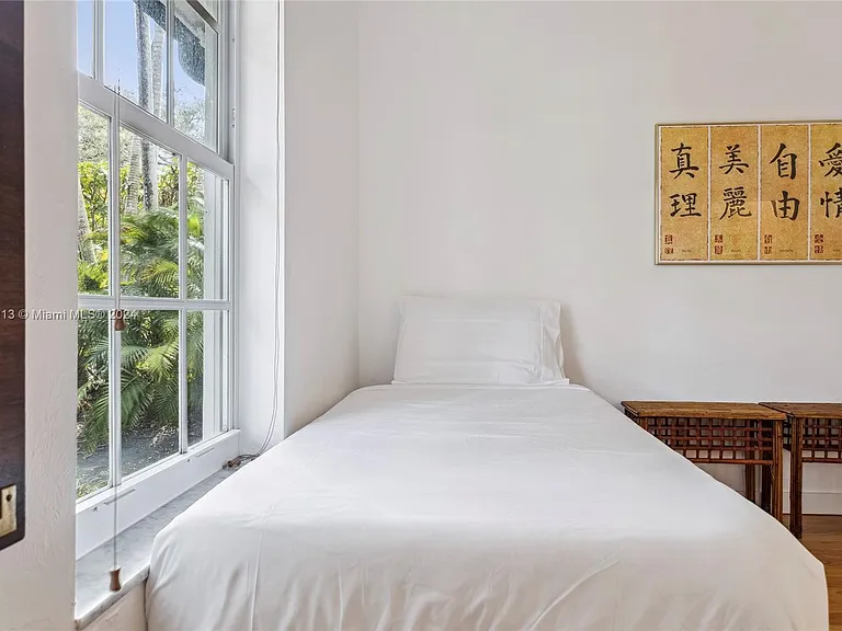 10130 SW 70th Ave — Photo 37