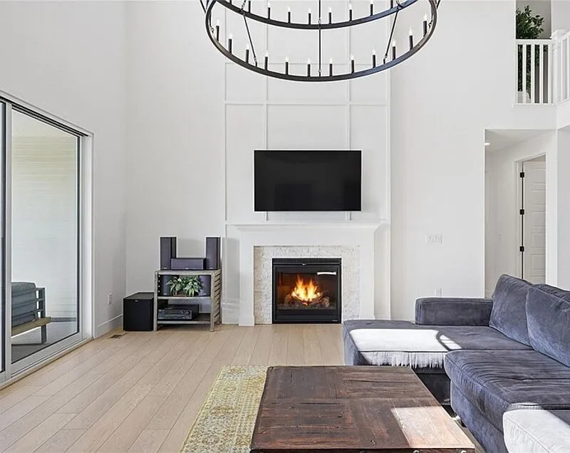 5 bed, 5.0 bath, 5326 sqft, $6,200 — Photo 3