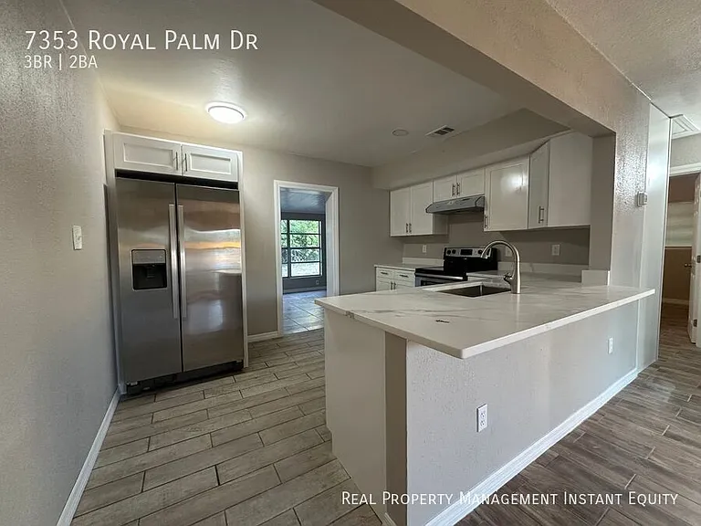 7353 Royal Palm Dr — Photo 3
