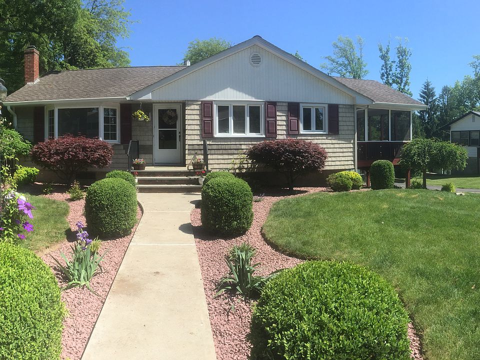1st image of 18 Timberly Dr