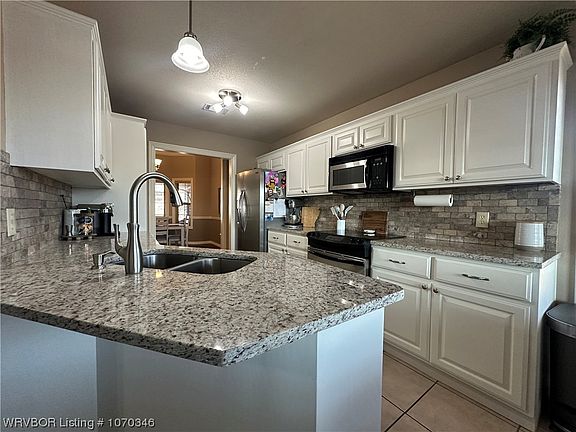 5th image of 2320 Parkridge Dr