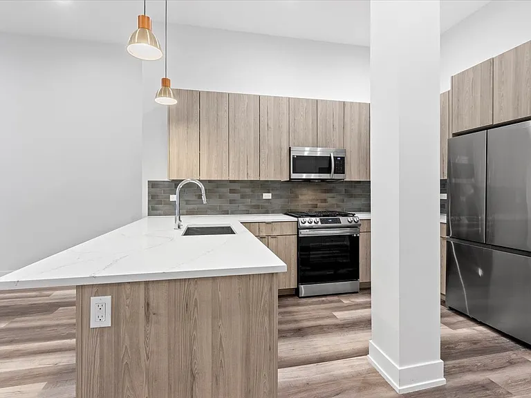 2317 N Clark — Photo 7