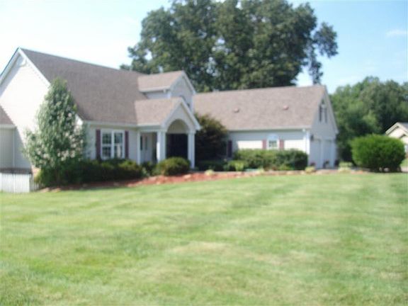 3rd image of 440 W Woodland Acres