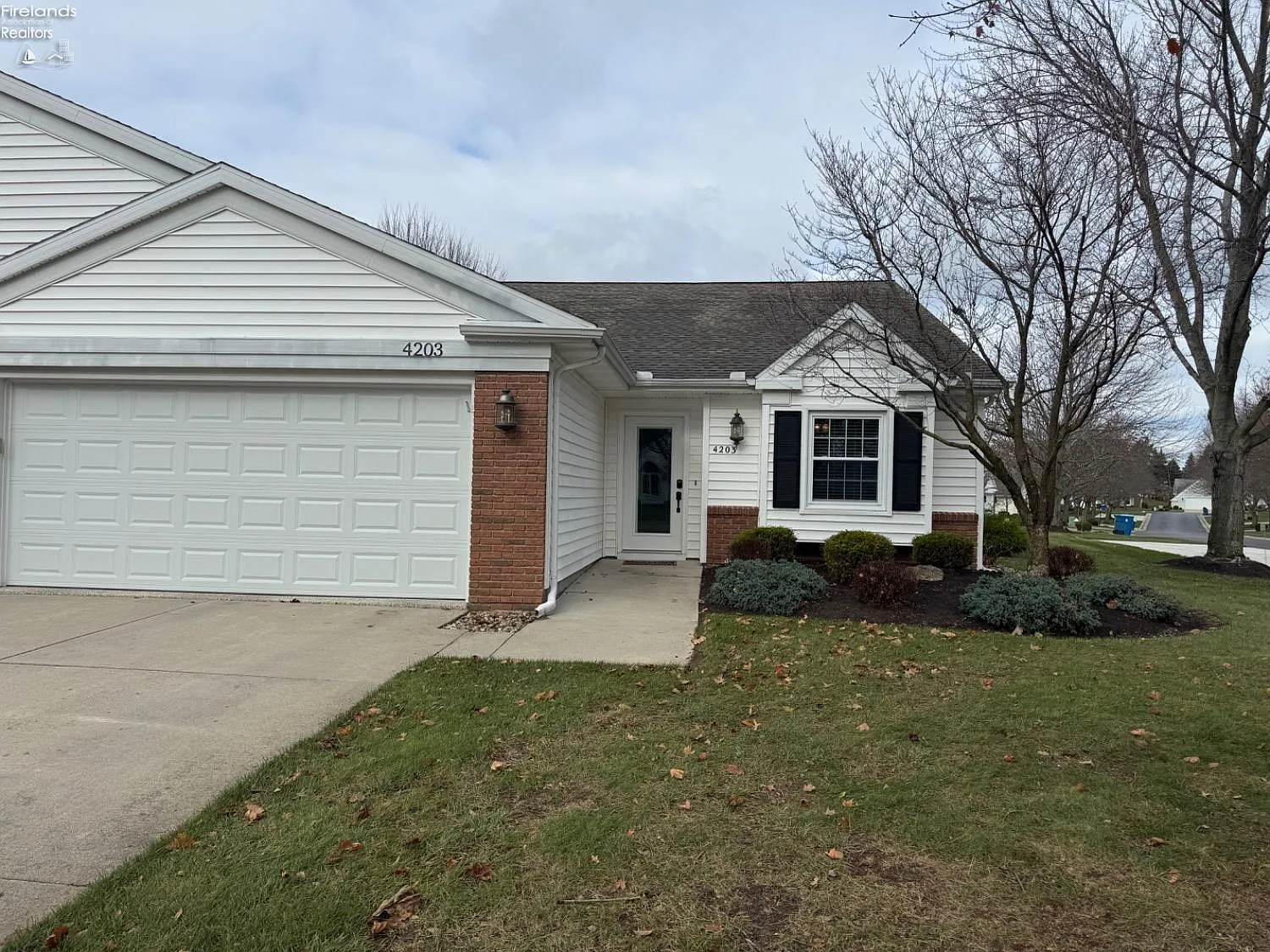4203 Woodridge Dr photo 1