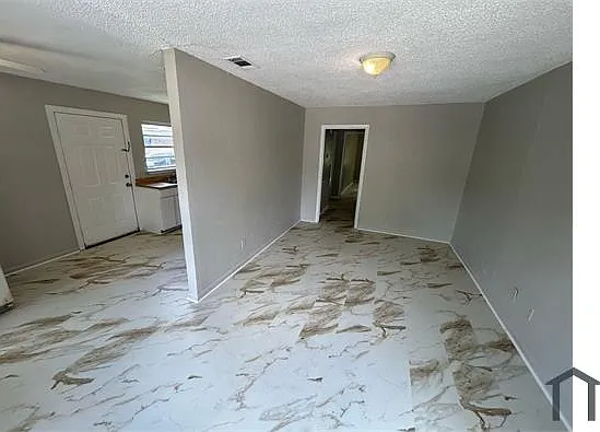 2 bed, 799 sqft, $1,300 — Photo 2