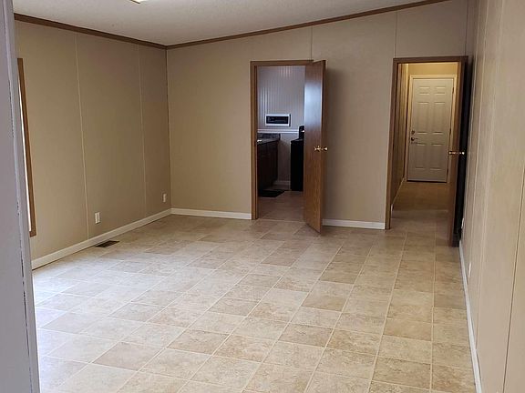 3rd image of 2255 E Pike