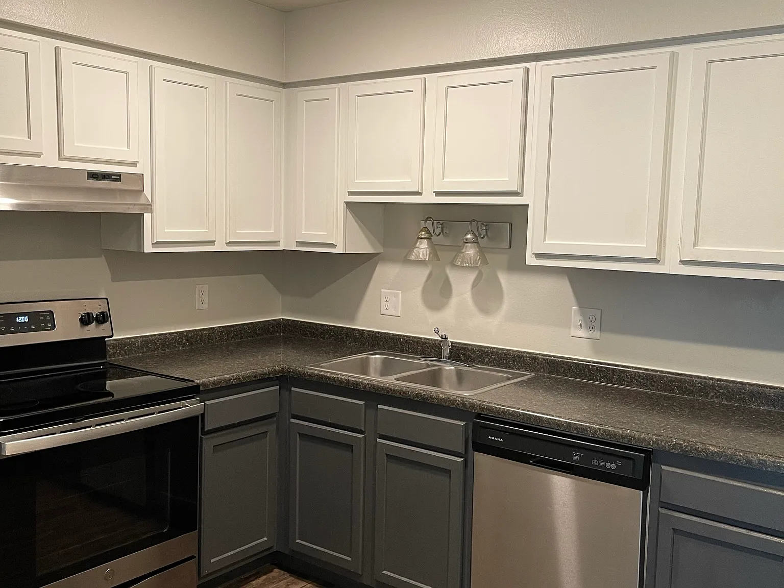 3 bed, $2,384 — Photo 3