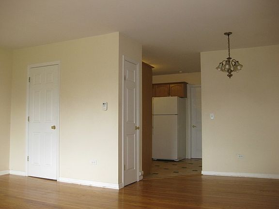 4th image of 135 Dover Dr APT 17
