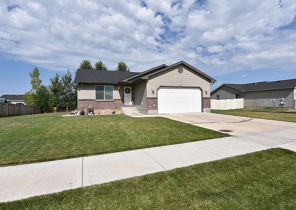 1st image of 2371 N Gladys Dr