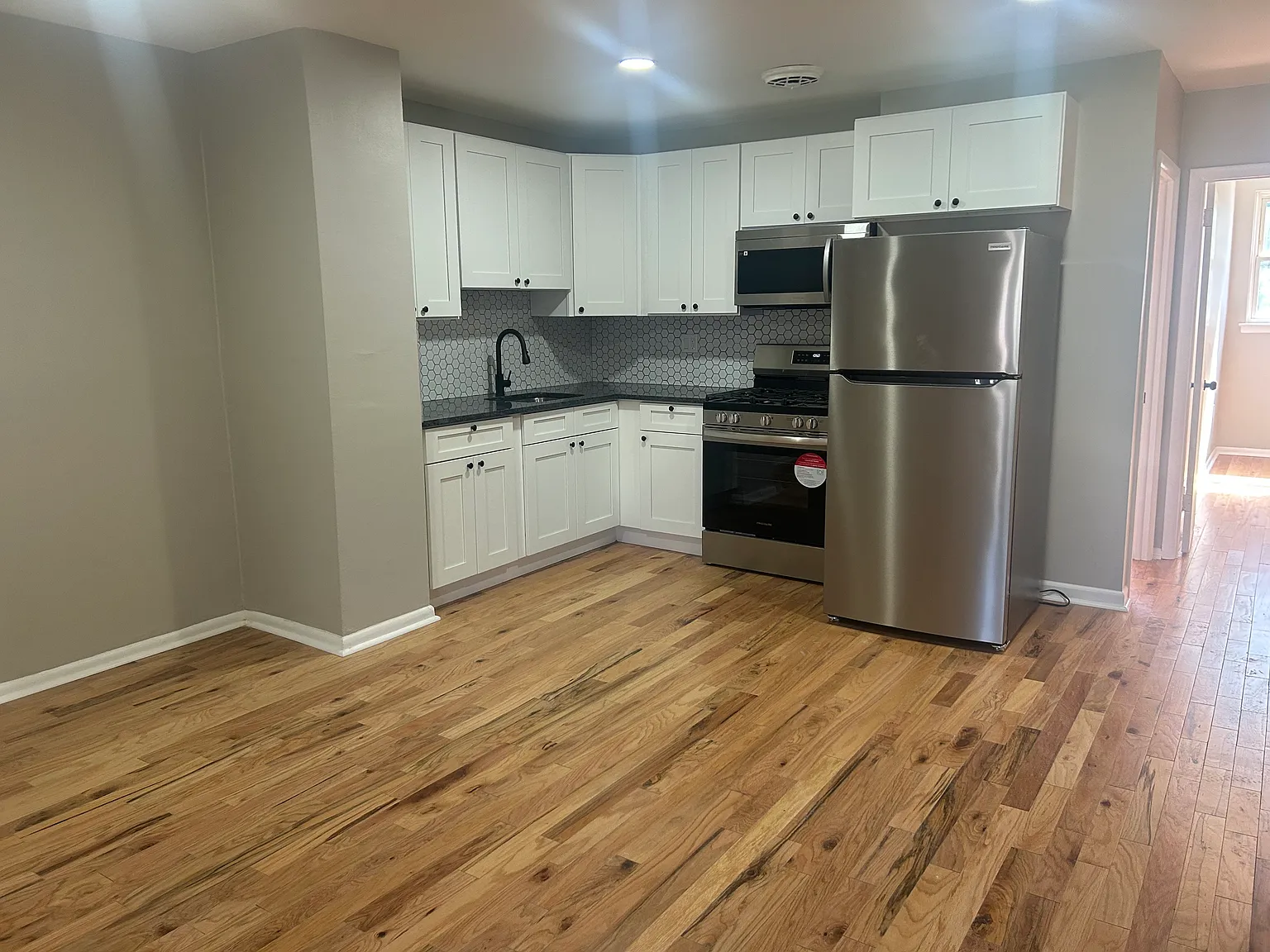 2 bed, 900 sqft, $1,600 — Photo 1