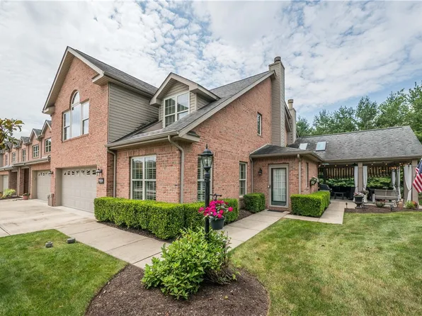 7009 Hill Station Dr, Lawrence, PA 15055