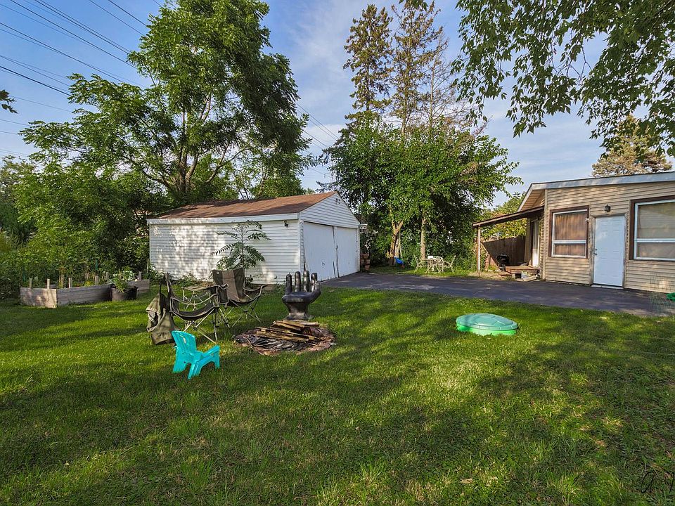 2nd image of 126 E Clarendon Dr