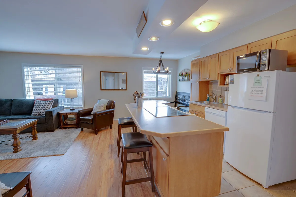 Building Photo - 240 E La Bonte St #10