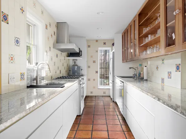 870 West End Avenue image 6 of 7