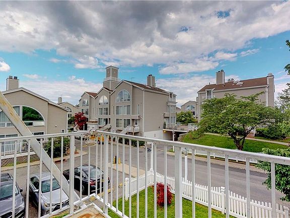 5th image of 4 Leeward Ln