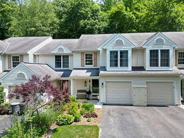 295 Commons Dr, Oakmont, PA 15139