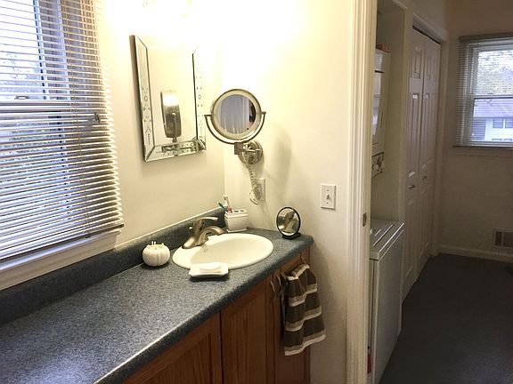 2nd image of 17D Hastings Ct #17D