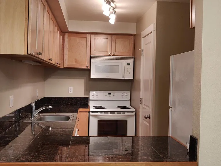 15240 SE 43rd St #B101 — Photo 7
