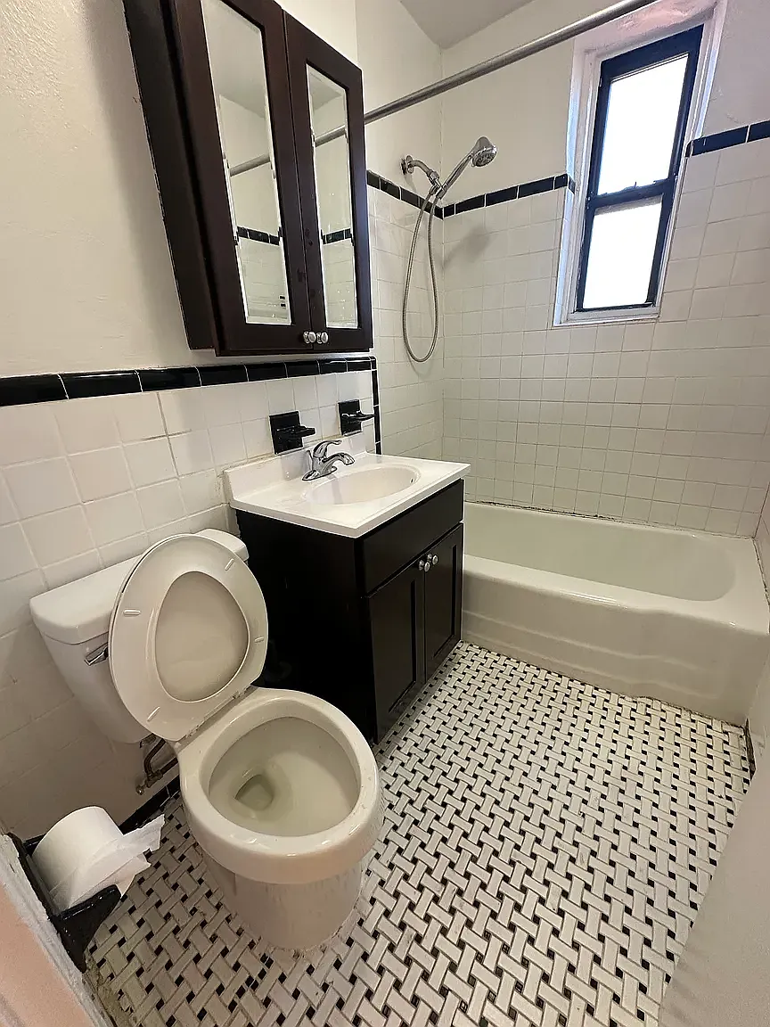 3413 Avenue H — Photo 4