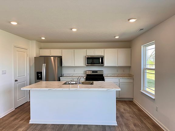 3rd image of 1406 Fleming Dr