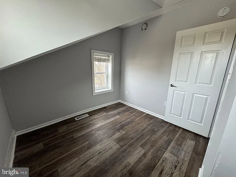 610 E 9th St #2 — Photo 5