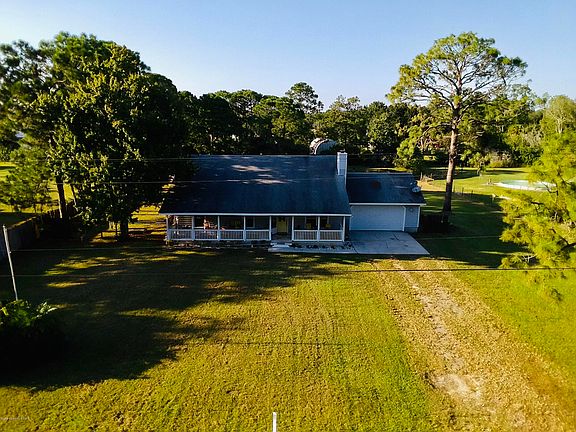 4th image of 3836 Fairfax Dr