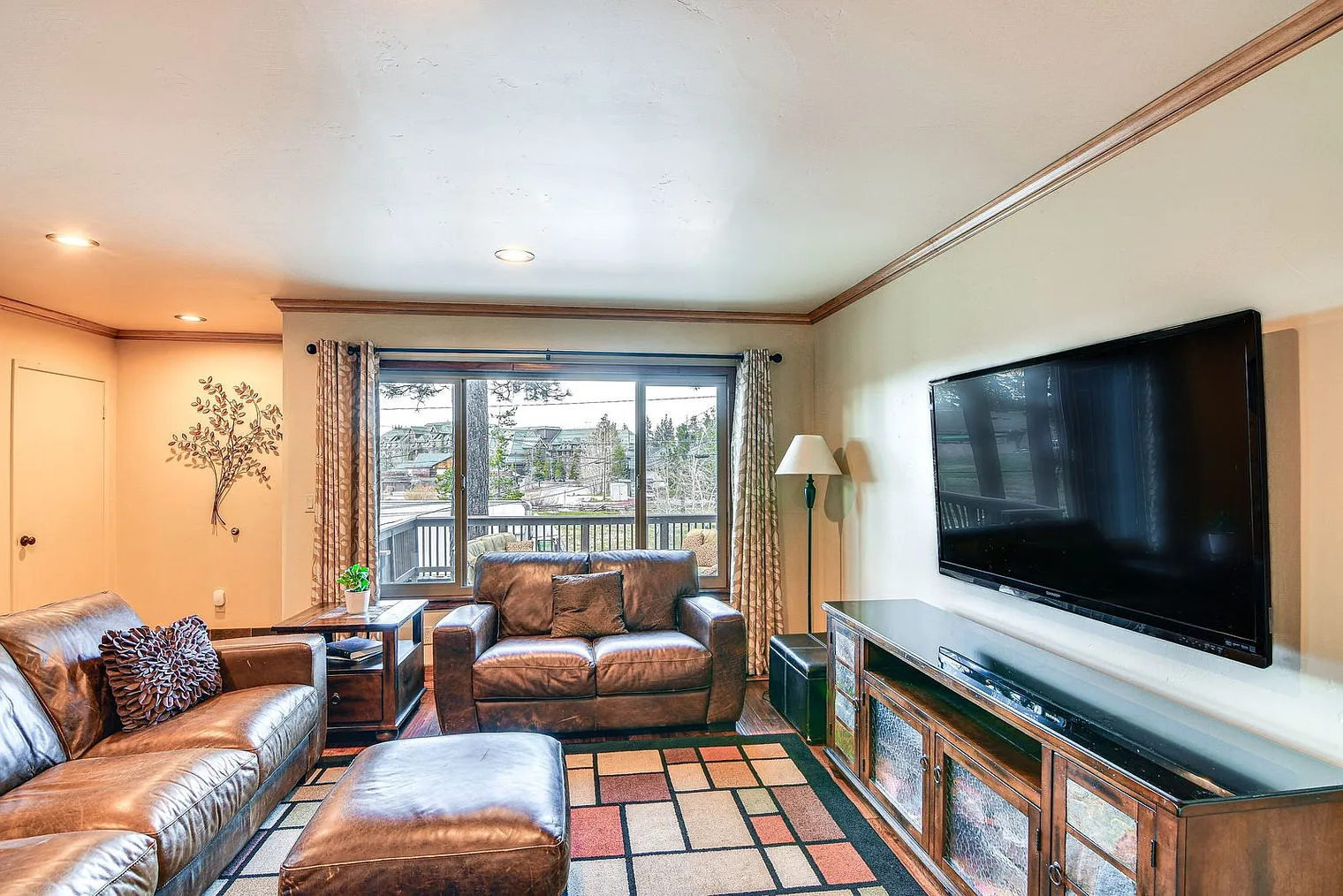 4 bed, 3.0 bath, 1905 sqft, $5,368 — Photo 2