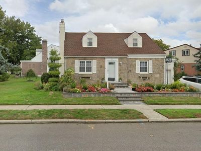 77 Primrose Drive, New Hyde Park, NY, 11040